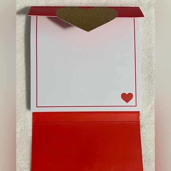 Valentine set: 3 necklaces, pen with heart notepad - Picture 8 of 9